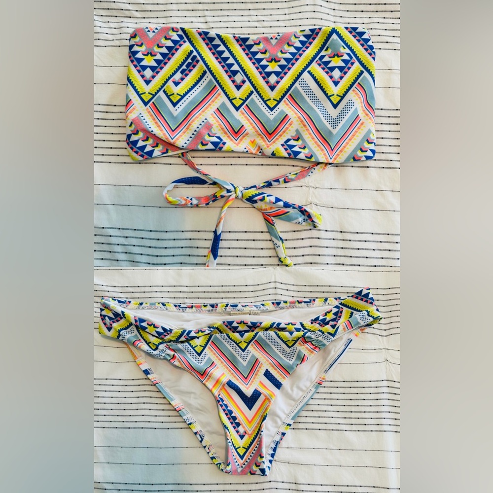 L*SPACE TRIBAL PRINT BIKINI IN WHITE AND BLUE SIZE MEDIUM